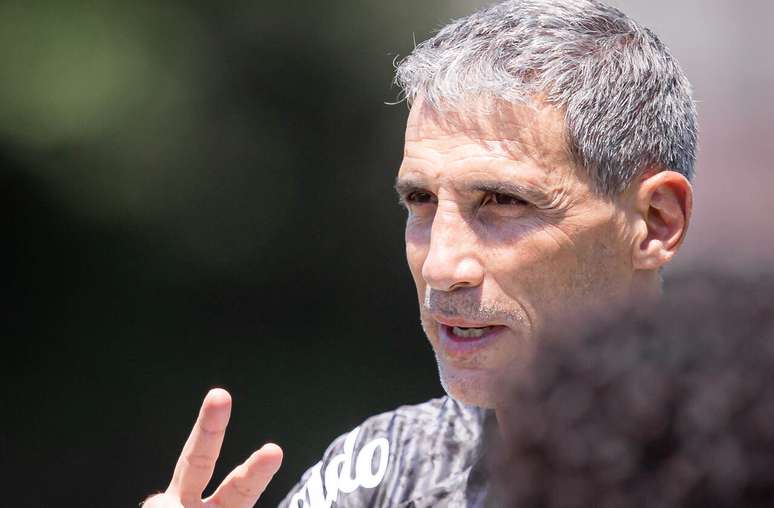T&eacute;cnico Vojvoda come&ccedil;a Brasileir&atilde;o pressionado no Santos &ndash;