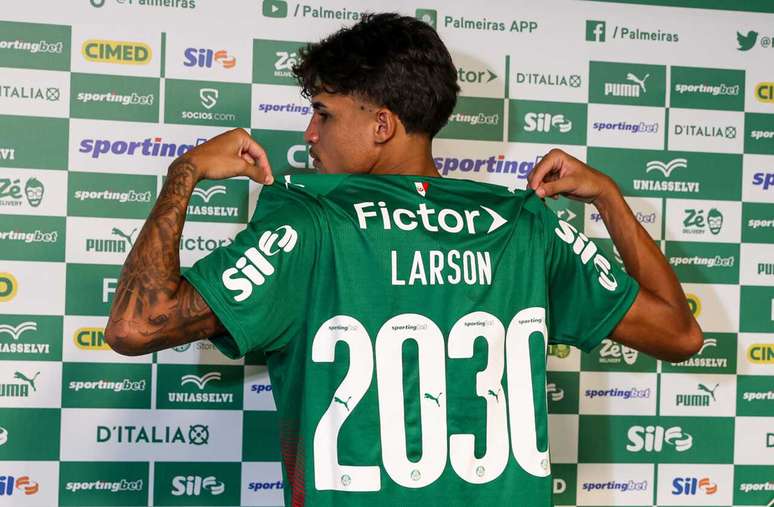 Palmeiras compra Larson do Goi&aacute;s e assina contrato com joia at&eacute; 2030 &ndash;