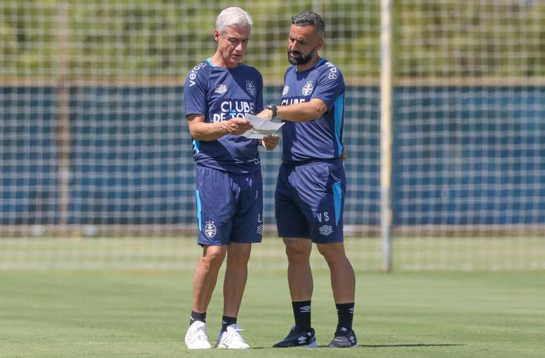 Luis Castro estuda realizar novas mudan&ccedil;as ap&oacute;s conclus&otilde;es da primeira parte do Gauch&atilde;o &ndash;