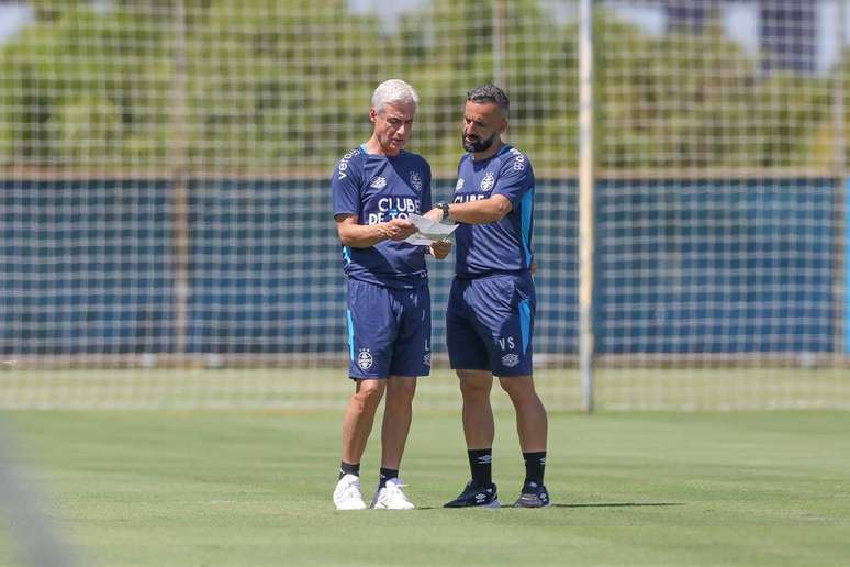 Lu&iacute;s Castro estuda o melhor time que vai estrear no Brasileir&atilde;o &ndash;