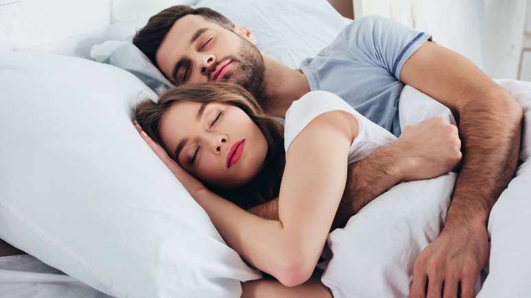 Pesquisas em psicologia do sono indicam que o conte&uacute;do dos sonhos reflete, em muitos casos, interesses, medos e lembran&ccedil;as, mas n&atilde;o funciona como confirma&ccedil;&atilde;o direta de desejo ou como previs&atilde;o do futuro &ndash; depositphotos.com / EdZbarzhyvetsky