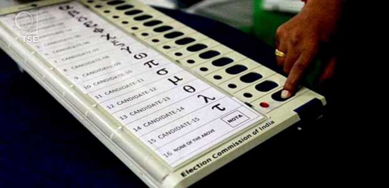 Eleitores indianos votam em s&iacute;mbolos que representam os partidos, substituindo os n&uacute;meros 