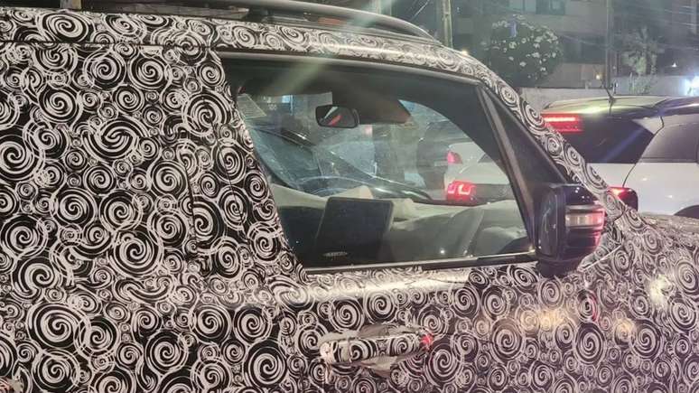 Novo Jeep Renegade 2027 flagrado em testes