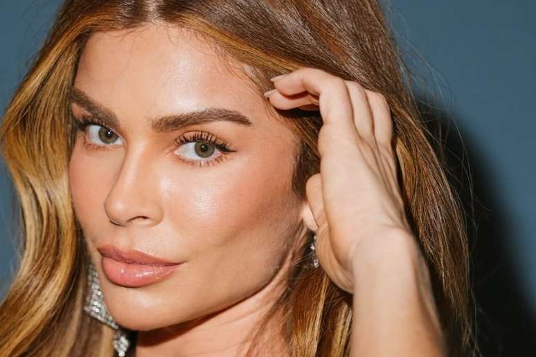 Grazi Massafera como Arminda