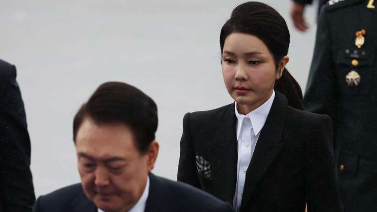 O ex-presidente da Coreia do Sul, Yoon Suk Yeol, e sua esposa Kim Keon Hee