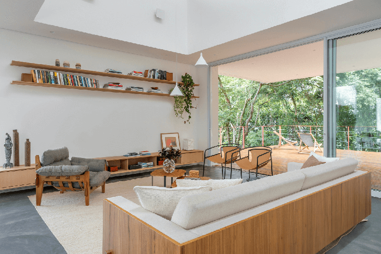 A integra&ccedil;&atilde;o de ambientes ajuda a criar espa&ccedil;os mais leves, funcionais e acolhedores Projeto: Rawi Arquitetura + Design |