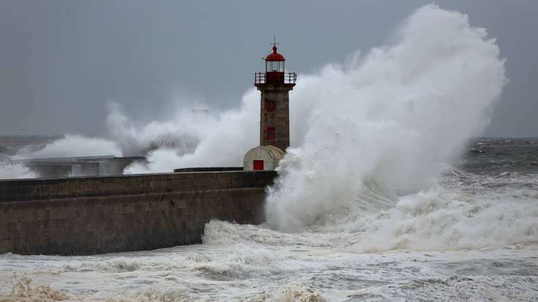Mais que uma tempestade, Ingrid virou alerta clim&aacute;tico: afetou estradas, energia e transportes, mostrando como sistemas de baixa press&atilde;o podem impactar a vida na Pen&iacute;nsula Ib&eacute;rica &ndash; depositphotos.com / zacariasdamata
