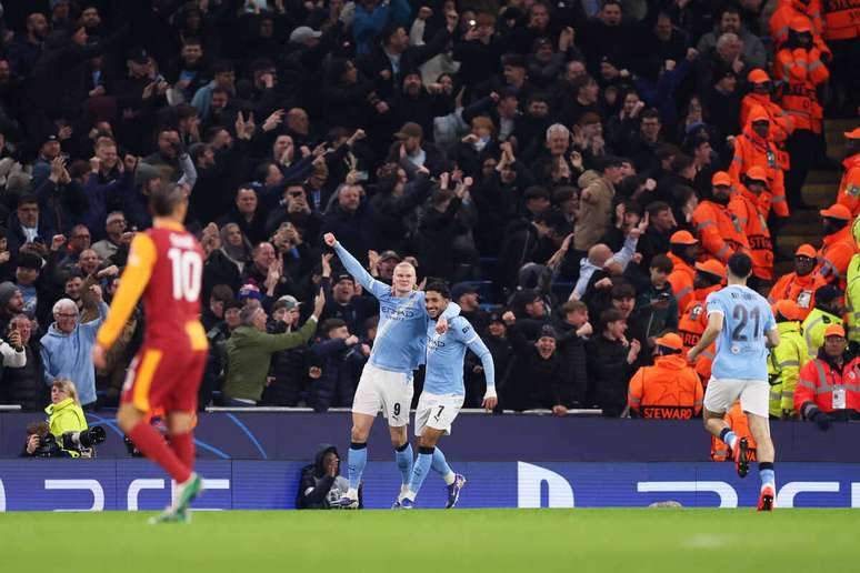 Haaland comemora gol que abriu o caminho da vit&oacute;ria do Manchester City &ndash;