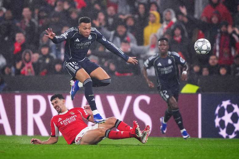 Mbapp&eacute; marcou dois gols contra o Benfica &ndash; Jose Manuel Alvarez Rey/Getty Images