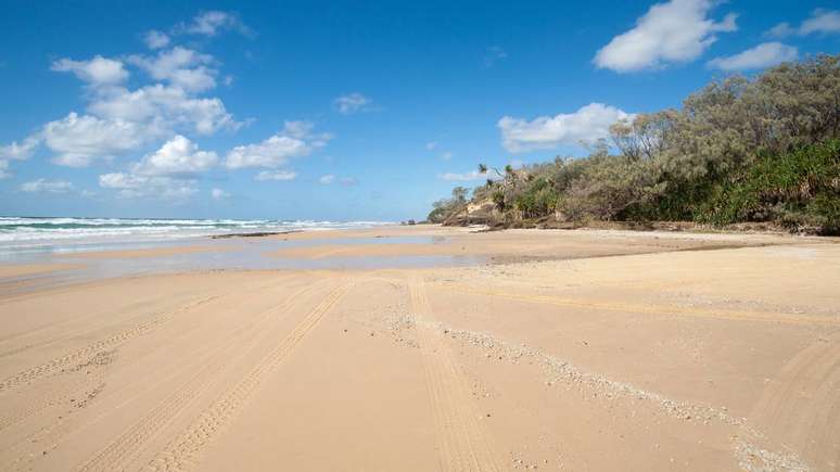 A Ilha K&rsquo;gari oferece uma s&eacute;rie de locais que entram nos roteiros de visita&ccedil;&atilde;o, sempre com regras espec&iacute;ficas para acesso &ndash; depositphotos.com / BrianScantlebury