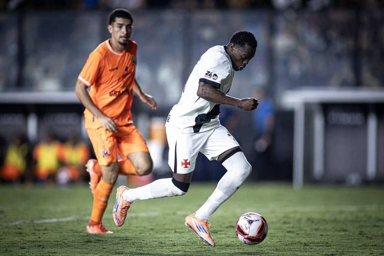 Andr&eacute;s G&oacute;mez come&ccedil;ou o ano como terminou 2025: em alta pelo Vasco.