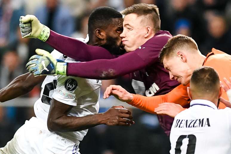 Trubin em a&ccedil;&atilde;o na Liga dos Campe&otilde;es contra o Real Madrid, pelo Shakhtar Donetsk