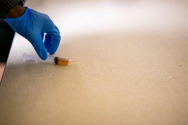 Seringa utilizada pelo suspeito para atacar a deputada democrata