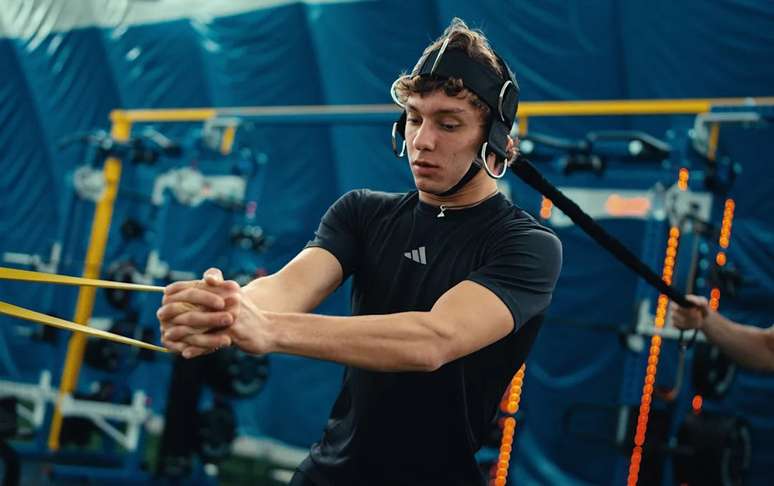 Treinos f&iacute;sicos e foco no cardio fazem parte da prepara&ccedil;&atilde;o do piloto italiano.