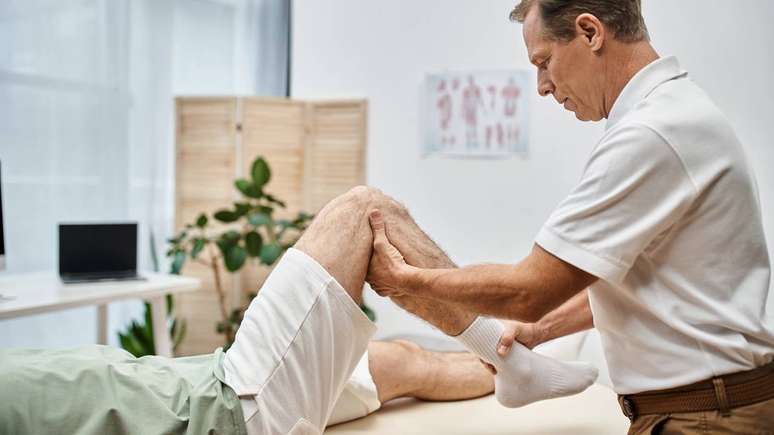 Al&eacute;m da musculatura forte, a articula&ccedil;&atilde;o do joelho precisa de flexibilidade e controle de equil&iacute;brio &ndash; depositphotos.com / AllaSerebrina