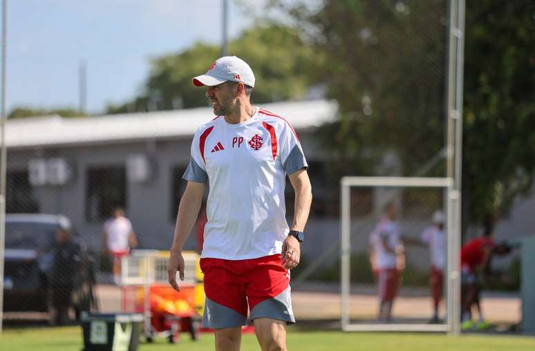 Pezzolano v&ecirc; elenco curto no Internacional &ndash;