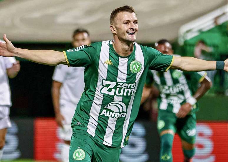 Walter Clar abriu o placar na Arena Cond&aacute; &ndash;