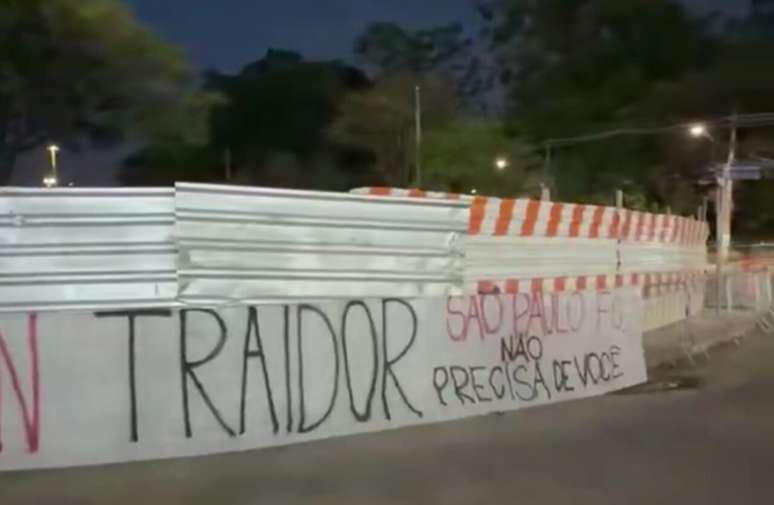 Torcida do S&atilde;o Paulo ficou na bronca com o volante &ndash;