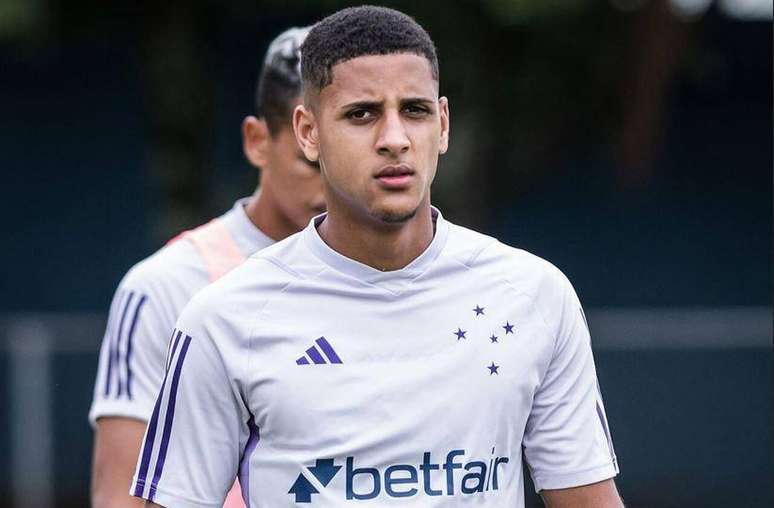 Fernando j&aacute; teve oportunidades no time principal da Raposa &ndash;