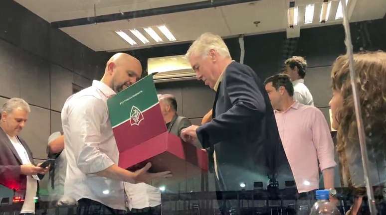 Carlo Ancelotti e Montenegro se encontraram em um dos camarotes do M&aacute;rio Filho &ndash;