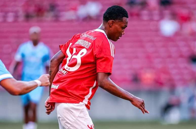 Raykkonen j&aacute; atuou em 11 partidas pelo time principal do Internacional &ndash;