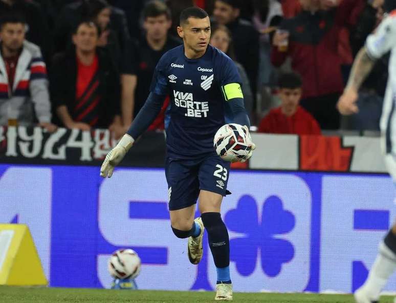 Santos &eacute; um dos grandes goleiros da hist&oacute;ria do Furac&atilde;o &ndash;