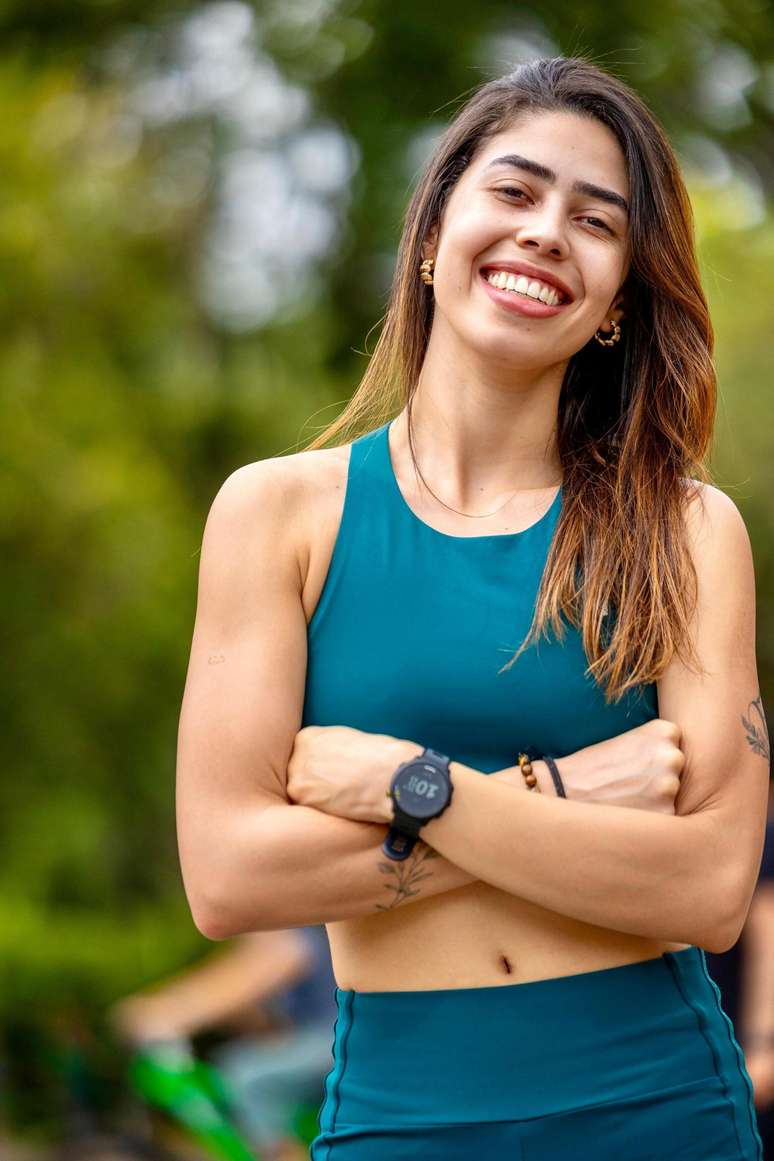 Ap&oacute;s burnout, jornalista transforma rotina pesada ao entrar em coletivo feminino de corrida