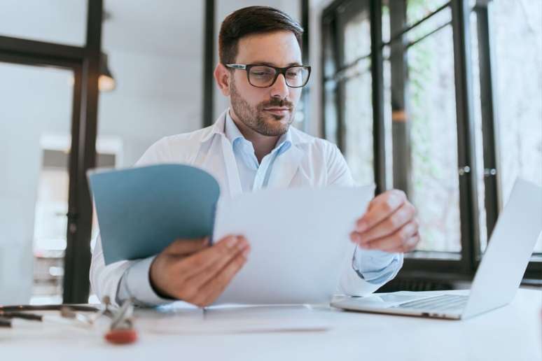 A sistematiza&ccedil;&atilde;o de orienta&ccedil;&otilde;es t&eacute;cnicas, legais e &eacute;ticas fortalece a seguran&ccedil;a do profissional e contribui para uma assist&ecirc;ncia mais respons&aacute;vel 