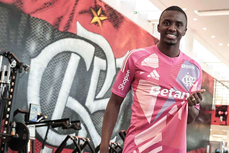 Andrew em sua apresenta&ccedil;&atilde;o ao Flamengo &ndash;