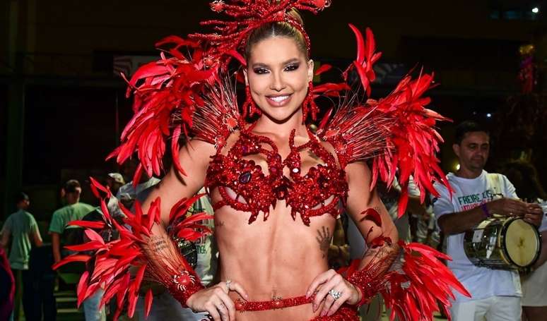 కార్నివాల్ కోసం వర్జీనియా ఫోన్సెకా డైట్: ఇన్‌ఫ్లుయెన్సర్ బోలు ఎముకల వ్యాధిని నిరోధించే మరియు బరువు తగ్గడంలో మీకు సహాయపడే అసాధారణమైన కూరగాయలను తింటుంది.