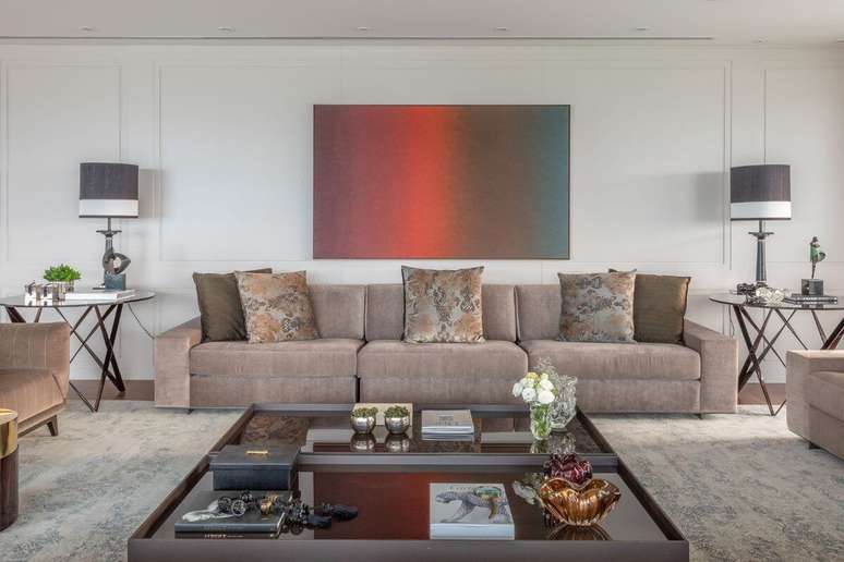 Os quadros s&atilde;o a melhor op&ccedil;&atilde;o para quem quer decorar a parede atr&aacute;s do sof&aacute; e n&atilde;o quer errar Projeto: Patricia Penna Arquitetura & Design |