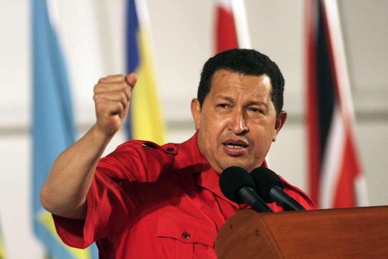 Hugo Ch&aacute;vez assumiu a presid&ecirc;ncia da Venezuela em 1999 e seguiu no poder a partir de reelei&ccedil;&otilde;es at&eacute; 2013, quando faleceu