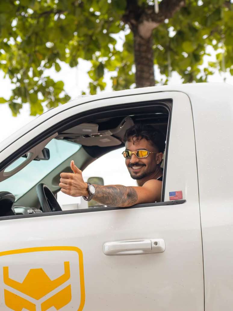 Jhonathan Coelho dirigindo 