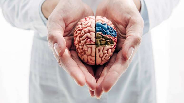 A craniectomia descompressiva &eacute; uma cirurgia em que o neurocirurgi&atilde;o remove uma por&ccedil;&atilde;o do osso do cr&acirc;nio para aliviar a press&atilde;o intracraniana &ndash; depositphotos.com / HayDmitriy