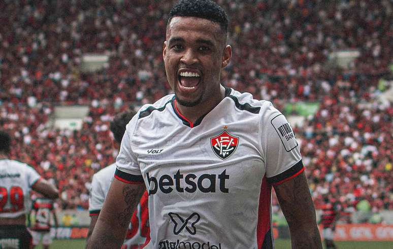 Alerrandro brilhou pelo Vit&oacute;ria em 2024, quando foi artilheiro do Brasileir&atilde;o.