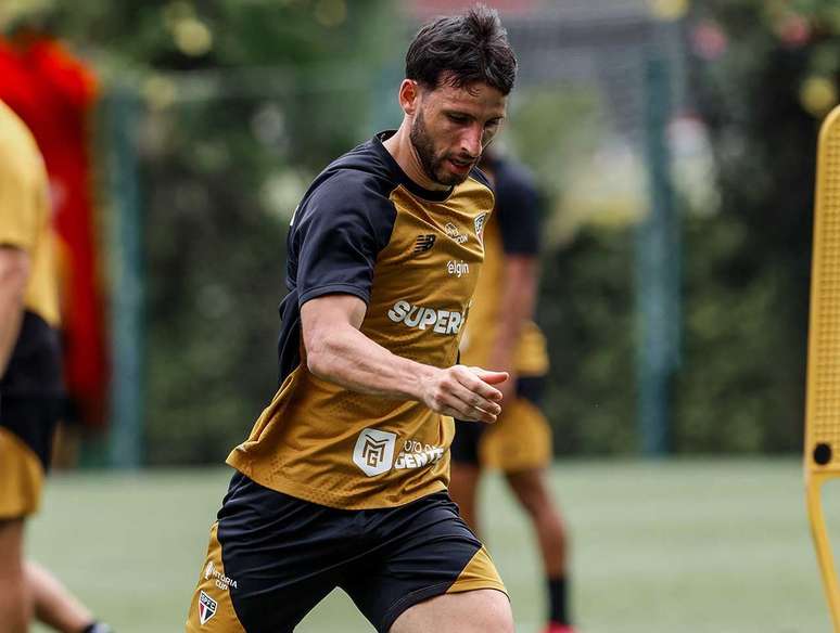 Calleri treinou na pate interna do CT e &eacute; d&uacute;vida para o cl&aacute;ssico diante do Santos pelo Paulist&atilde;o &ndash;