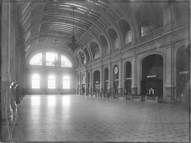 Vista parcial da Esta&ccedil;&atilde;o S&atilde;o Paulo em 1950; local se chamaria Esta&ccedil;&atilde;o J&uacute;lio Prestes