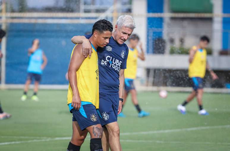 Cen&aacute;rio adverso exige que Luis Castro promova modifica&ccedil;&otilde;es com a equipe ainda em constru&ccedil;&atilde;o &ndash;