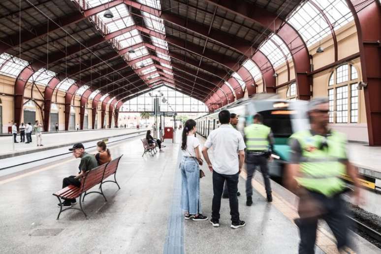Esta&ccedil;&atilde;o J&uacute;lio Prestes, ponto de partida da Linha 8-Diamante de trens metropolitanos, recebe diariamente cerca de 5 mil passageiros