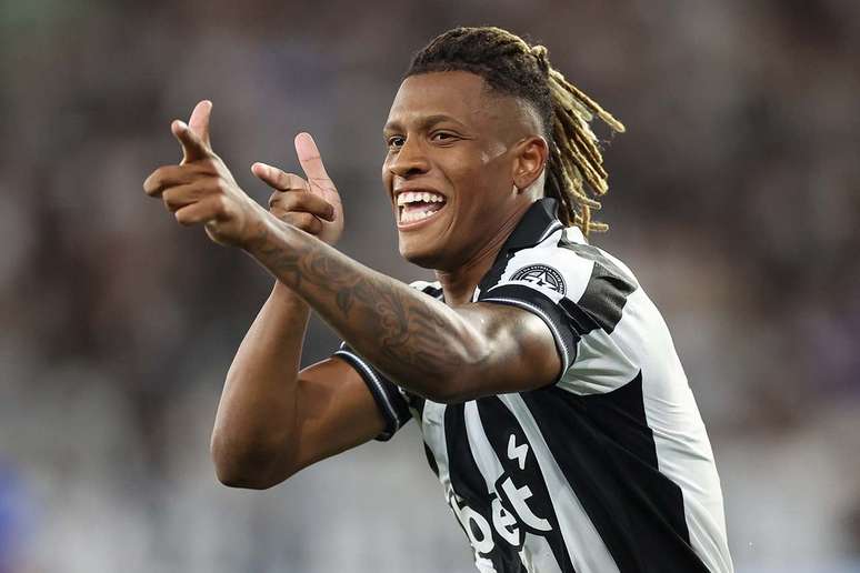 Danilo marcou dois gols na goleada do Botafogo sobre o Cruzeiro &ndash;