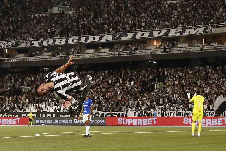 Reborn! Artur encerrou a goleada do Botafogo no Nilton Santos &ndash;