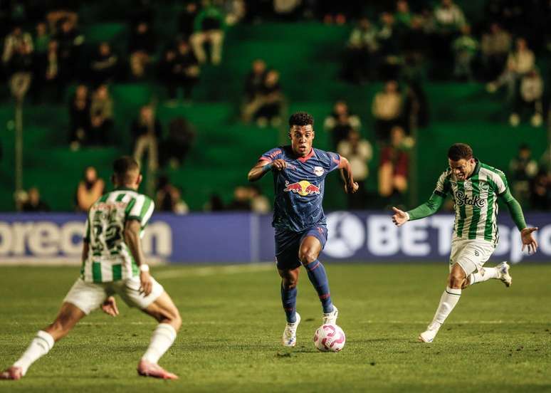 Vanderlan, jogador do Red Bull Bragantino. 