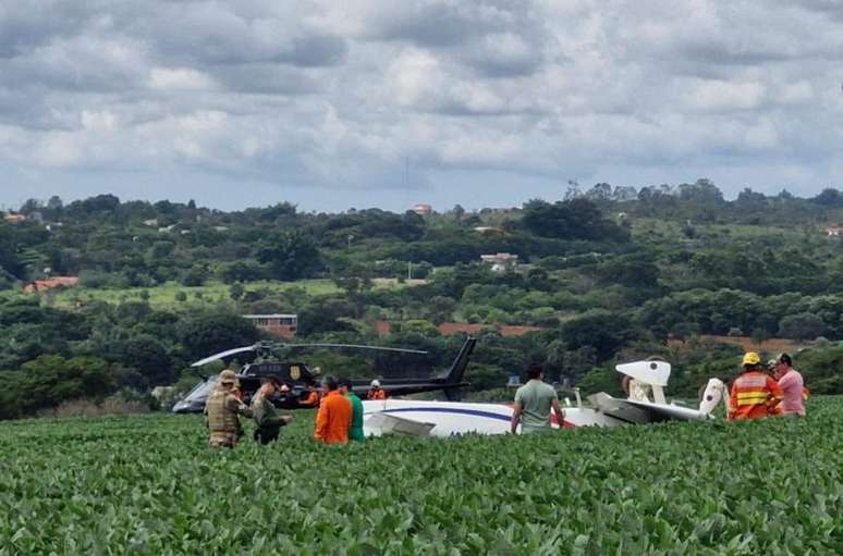 Avi&atilde;o ficou de ponta cabe&ccedil;a ap&oacute;s o acidente em lavoura no DF