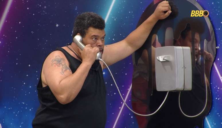 Babu atende o Big Fone no BBB26