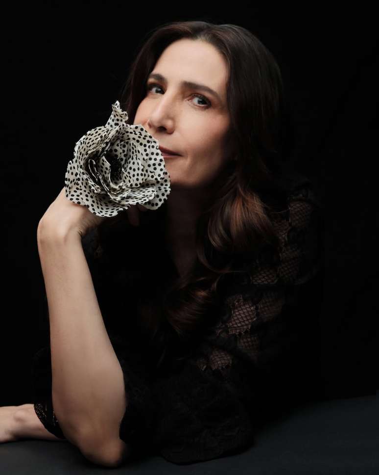 Virginia Cavendish posa para ensaio fotogr&aacute;fico