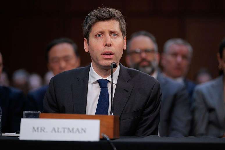 O CEO da OpenAI, Sam Altman, testemunha perante a Comiss&atilde;o do Senado para o Com&eacute;rcio, Ci&ecirc;ncia e Transportes no Senado americano