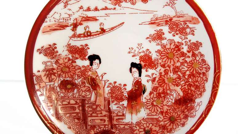 అధిక-నాణ్యత పింగాణీని ఉత్పత్తి చేసే సాంకేతికత చైనాలో, పురాతన కాలంలో ఉద్భవించింది మరియు అనేక శతాబ్దాలుగా వ్యూహాత్మక జ్ఞానంగా మిగిలిపోయింది - depositphotos.com / V_Nikitenko