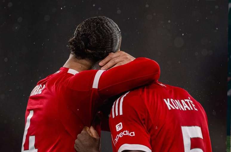 కొనాటే యాన్‌ఫీల్డ్‌లో విజయ లక్ష్యాన్ని జరుపుకుంటుంది -