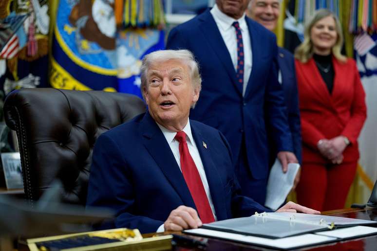 A ordem executiva assinada por Trump declara uma "emerg&ecirc;ncia nacional"