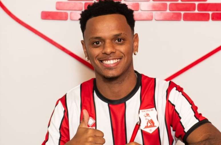 Riquelmente foi para clube grego &ndash;